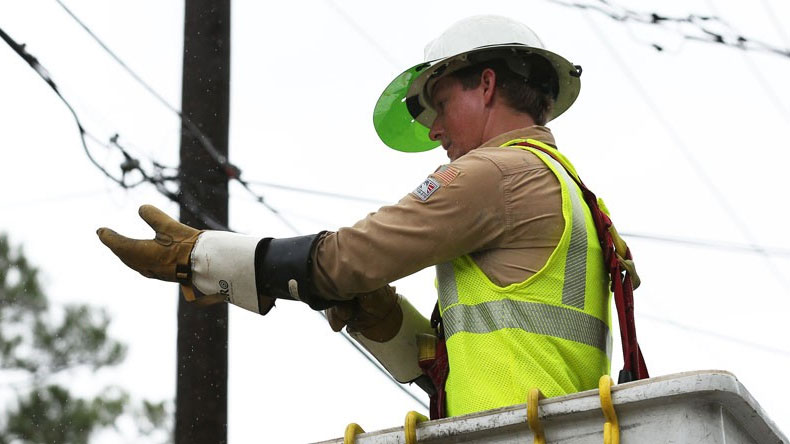 Alabama Power lineman repairing power lines